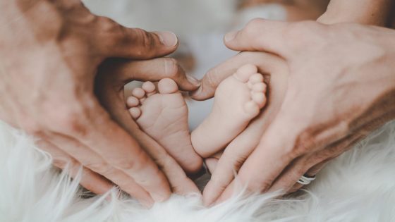 “الدليل الشامل” كيفية الحصول على عطلة الأبوة والأمومة 2024 في عمان؟