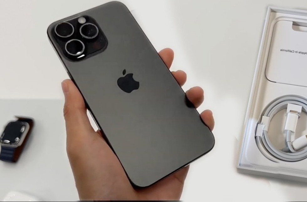 سعر آيفون 16 برو ماكس في الكويت iPhone 16 Pro Max 2024