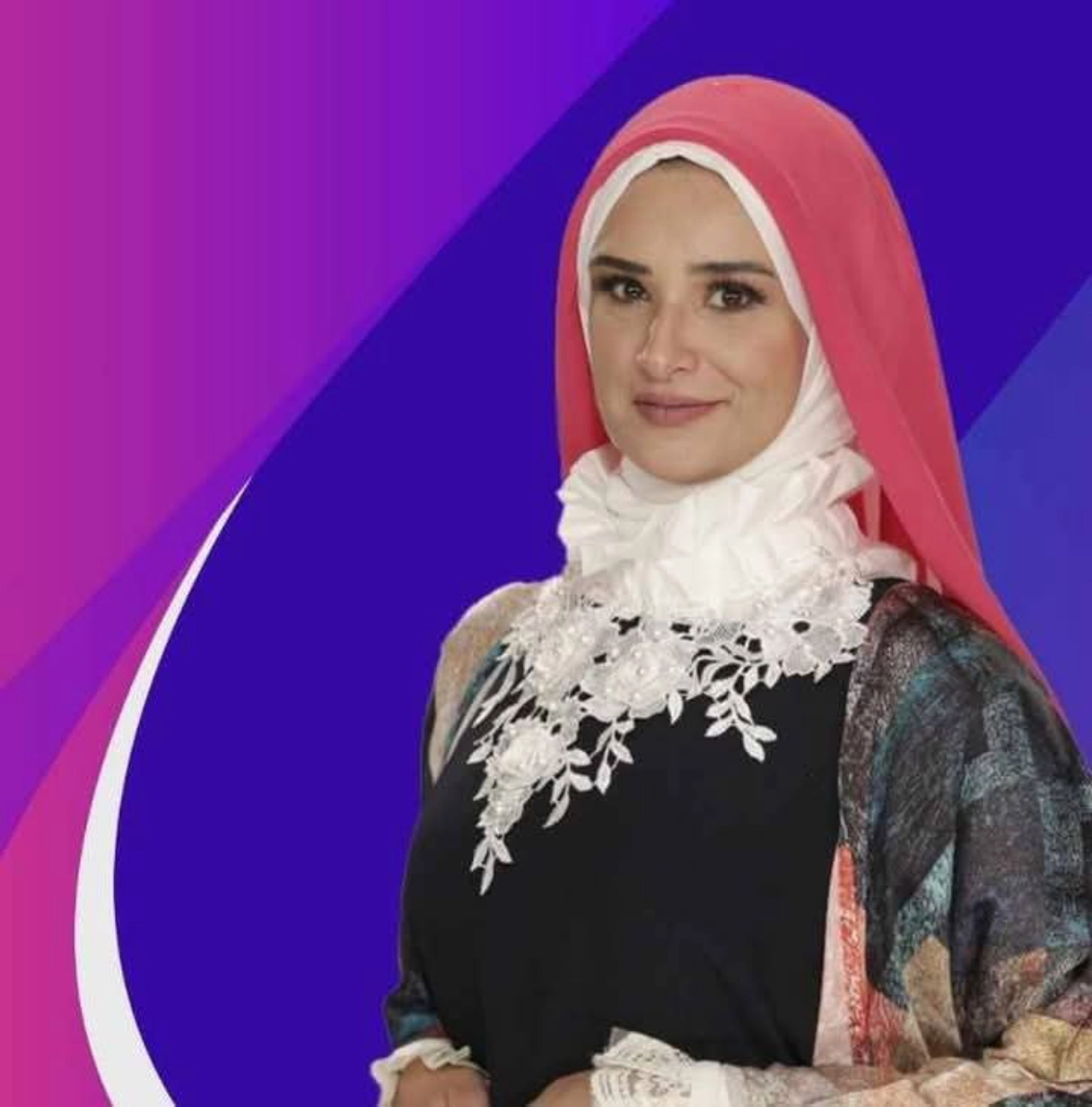 من هي المذيعة آلاء عبد العزيز؟ وانتقالها البرامج الدينية إلى خلع الحجاب (القصة كاملة)
